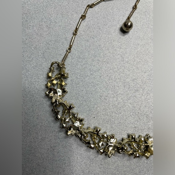 Vintage 16” Collar Necklace Green & White Rhinestones On Golden Leaves Glamorous - Picture 5 of 8